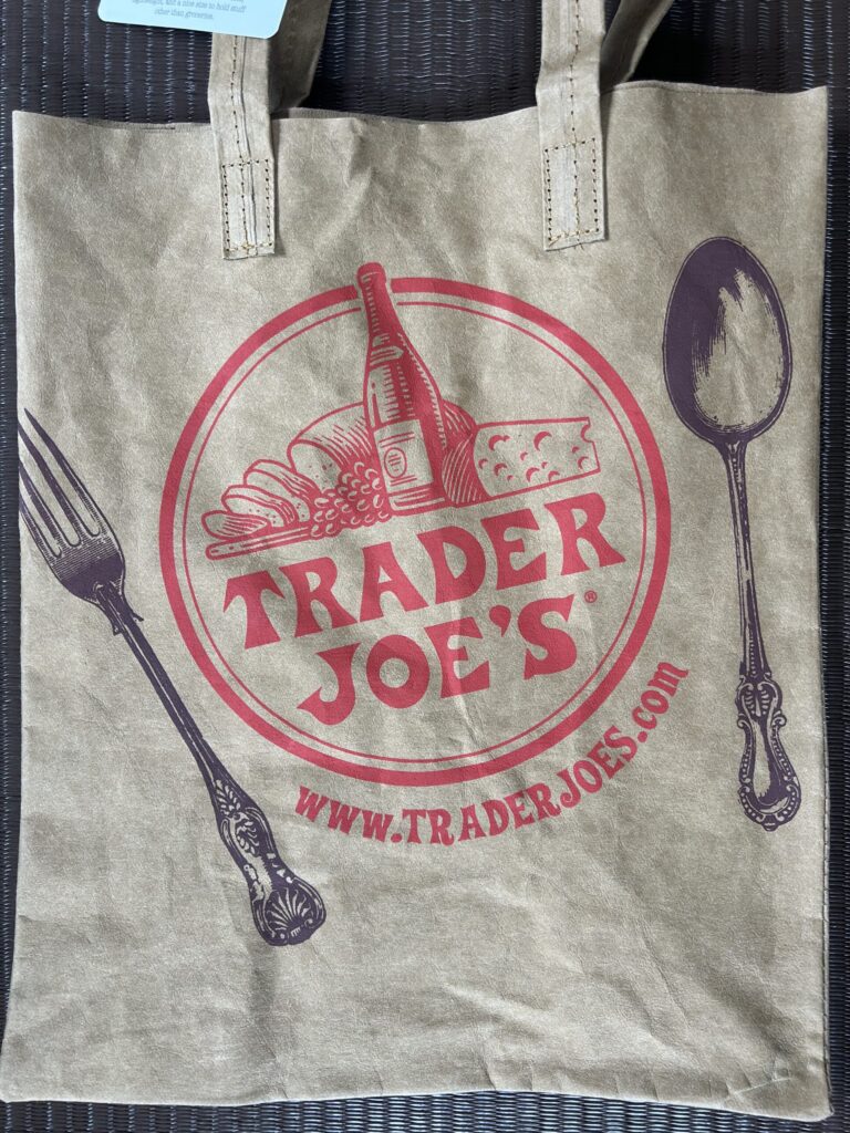 Trader Joe'sのエコバッグ5.「洗える紙袋」