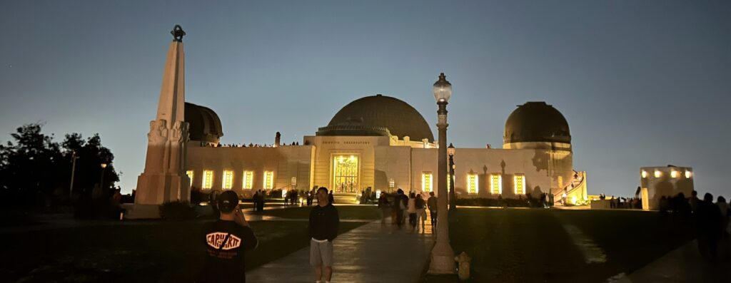 ロサンゼルス旅行におすすめの観光スポット9つ目は「グリフィス天文台」