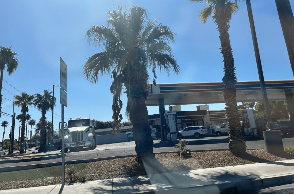 12:00ラスベガス出発