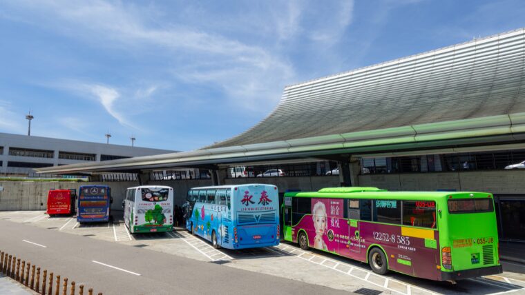 桃園空港から台北駅までの行き方2.「高速バス」